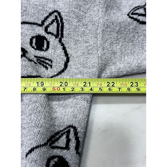 NO BOUNDARIES Cat Print Sweater Gray Cropped 3 Button Cardigan Medium READ - Picture 4 of 8